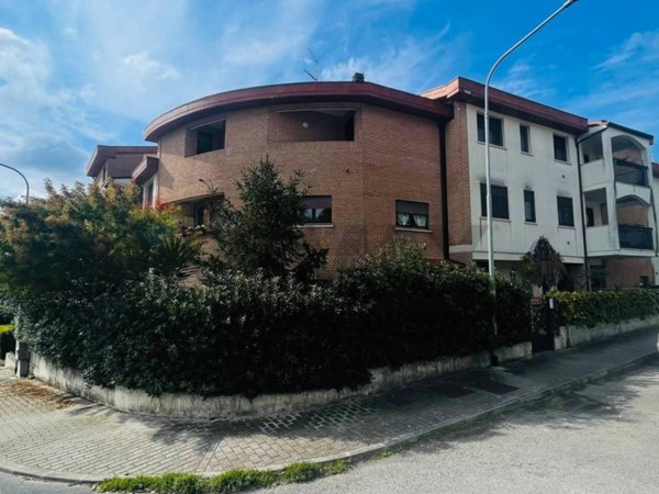 casa indipendente in vendita a Recanati in zona Santa Lucia