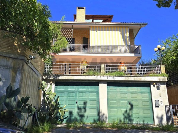 casa indipendente in vendita a Recanati in zona Le Grazie