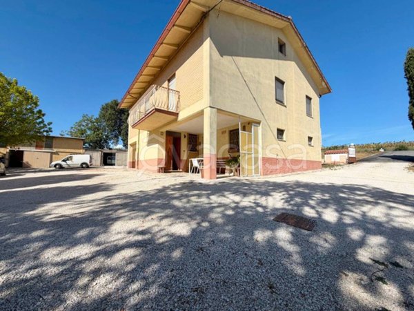 casa indipendente in vendita a Recanati in zona Chiarino