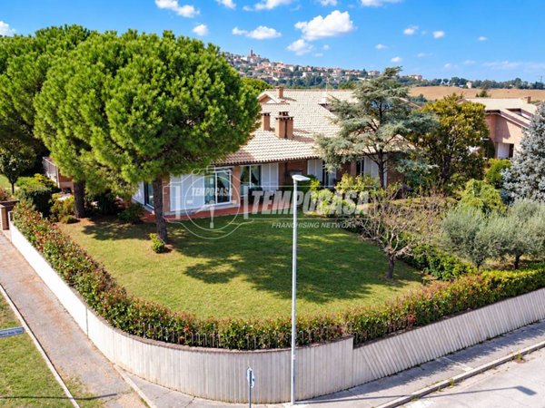 casa indipendente in vendita a Recanati
