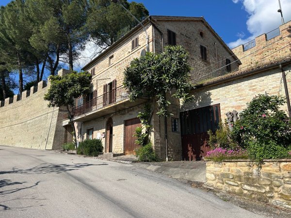 casa indipendente in vendita a Ripe San Ginesio