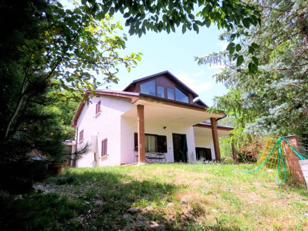casa indipendente in vendita a San Ginesio
