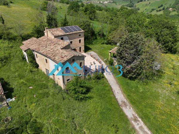 casa indipendente in vendita a San Ginesio