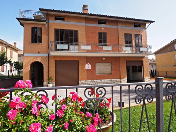 casa indipendente in vendita a San Ginesio