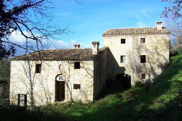 casa indipendente in vendita a San Ginesio