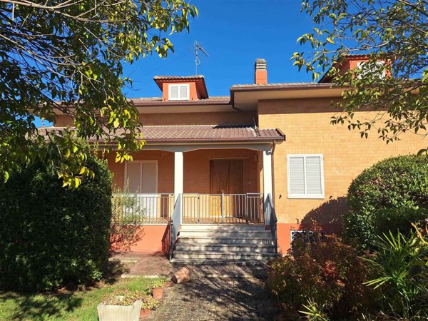 casa indipendente in vendita a San Ginesio