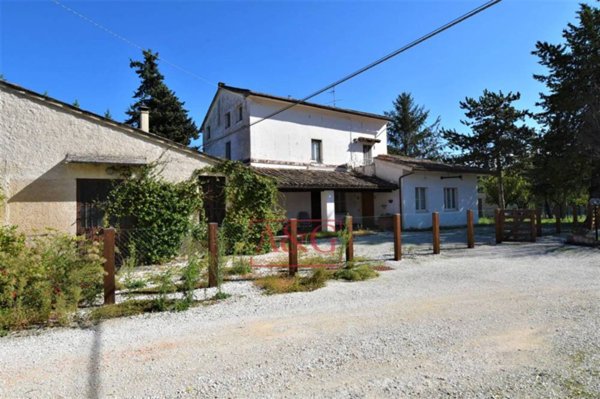casa indipendente in vendita a San Ginesio