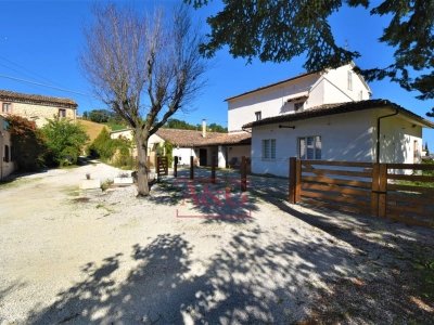 casa indipendente in vendita a San Ginesio