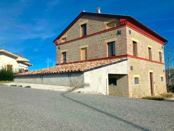 casa indipendente in vendita a San Ginesio