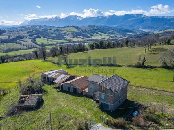 casa indipendente in vendita a San Ginesio
