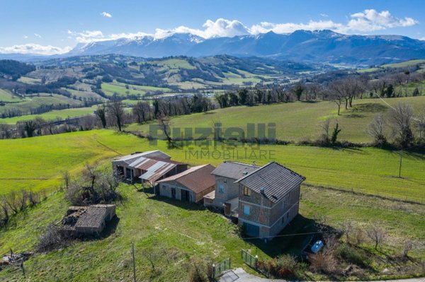 casa indipendente in vendita a San Ginesio