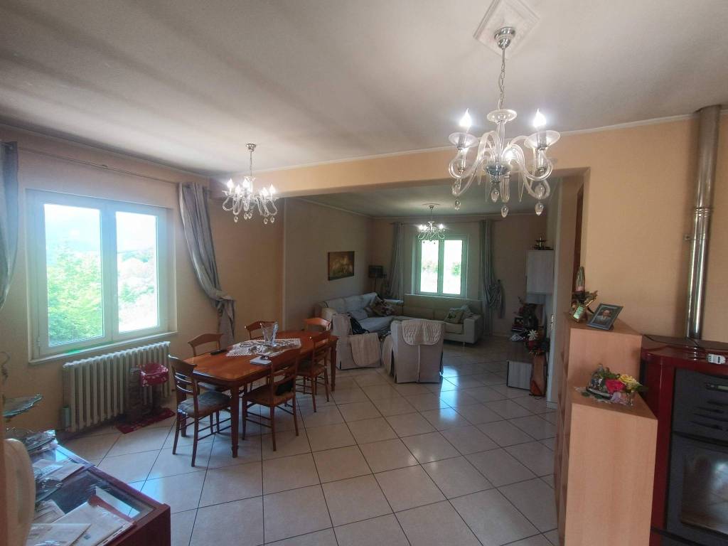 casa indipendente in vendita a San Ginesio