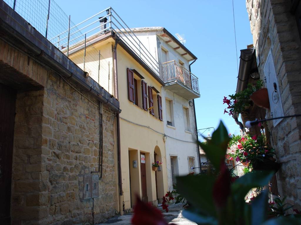 casa indipendente in vendita a San Ginesio