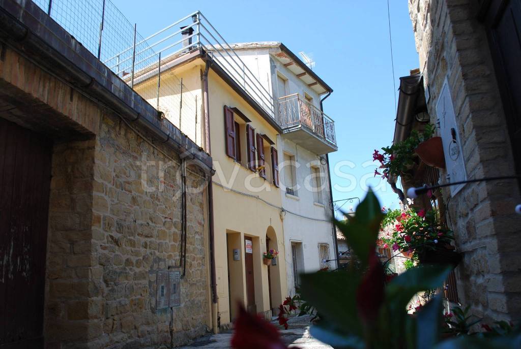 casa indipendente in vendita a San Ginesio