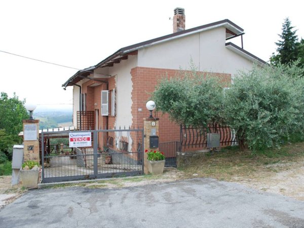 casa indipendente in vendita a San Ginesio