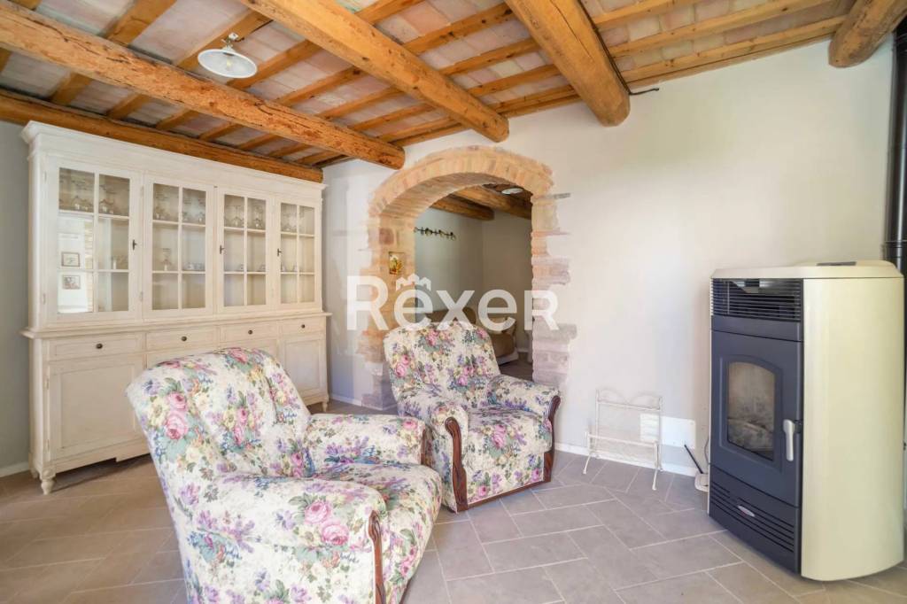 casa indipendente in vendita a San Ginesio