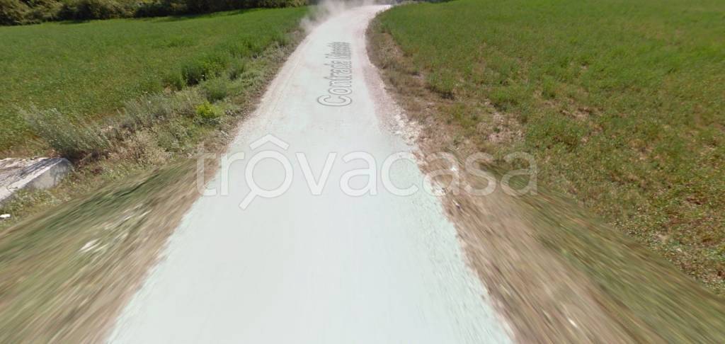 locale di sgombero in vendita a San Ginesio