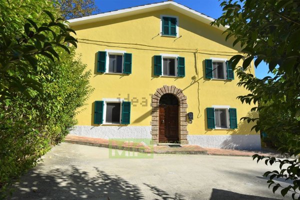 casa indipendente in vendita a San Ginesio