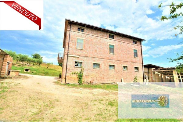 casa indipendente in vendita a San Ginesio