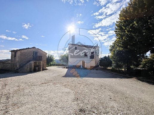 casa indipendente in vendita a San Ginesio