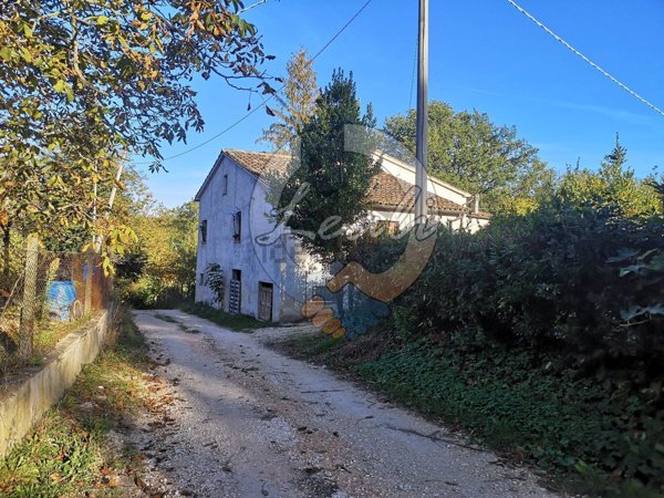 casa indipendente in vendita a San Ginesio