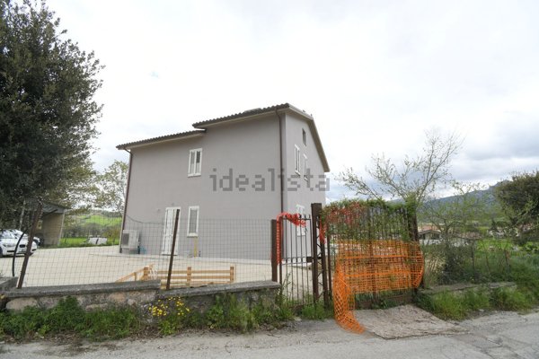 casa indipendente in vendita a San Ginesio