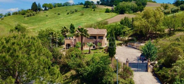 casa indipendente in vendita a San Ginesio