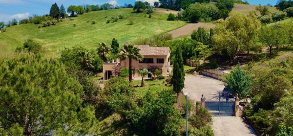 casa indipendente in vendita a San Ginesio