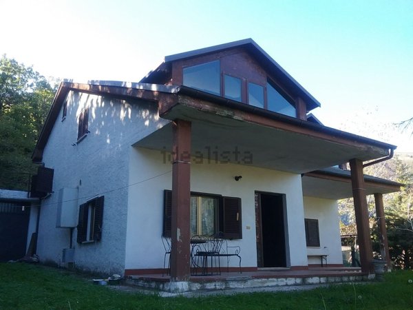 casa indipendente in vendita a San Ginesio