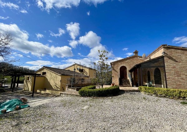 casa indipendente in vendita a San Ginesio