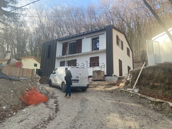 casa indipendente in vendita a San Ginesio