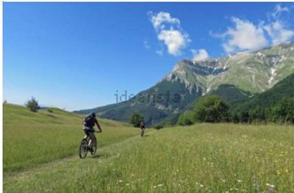 casa indipendente in vendita a San Ginesio