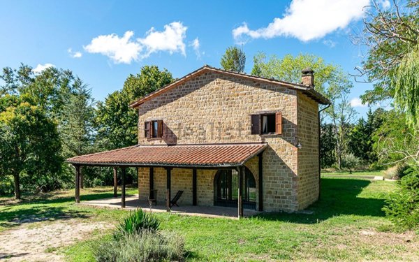 casa indipendente in vendita a San Ginesio