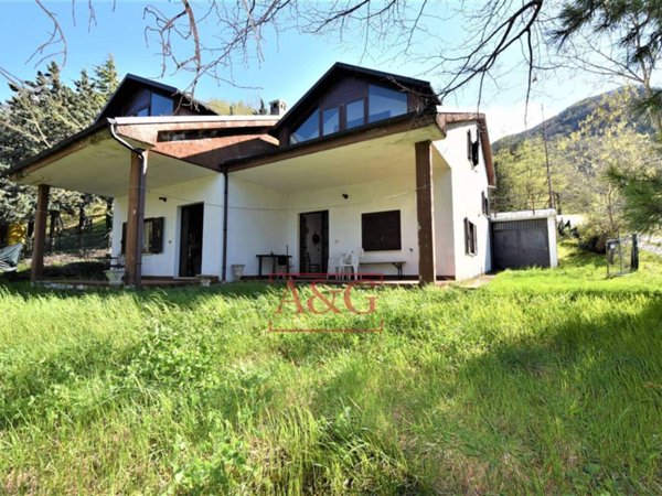 casa indipendente in vendita a San Ginesio