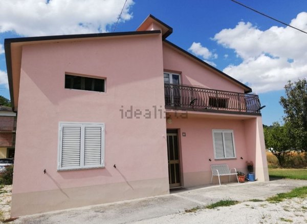 casa indipendente in vendita a San Ginesio