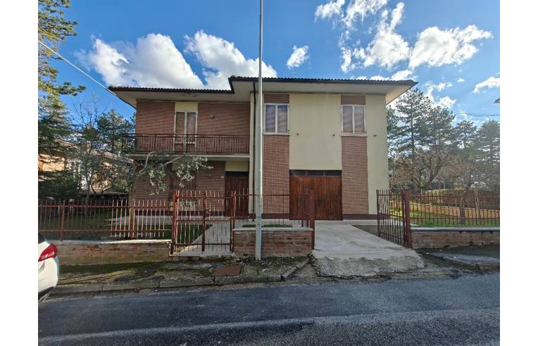 casa indipendente in vendita a San Ginesio