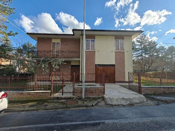 casa indipendente in vendita a San Ginesio