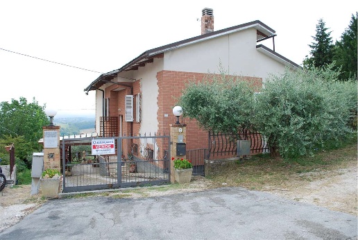 casa indipendente in vendita a San Ginesio