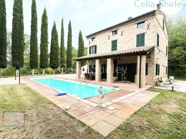 casa indipendente in vendita a San Ginesio