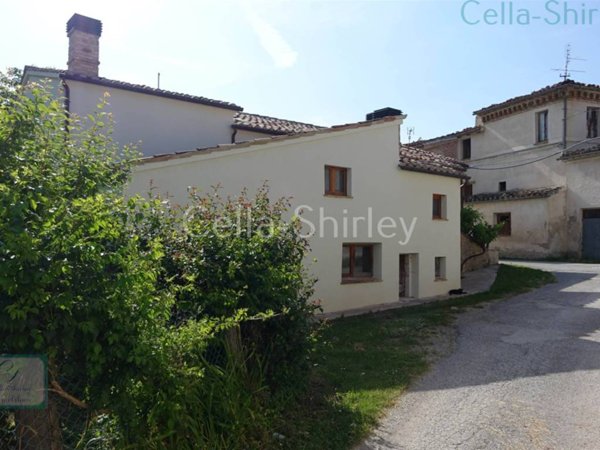 casa indipendente in vendita a San Ginesio