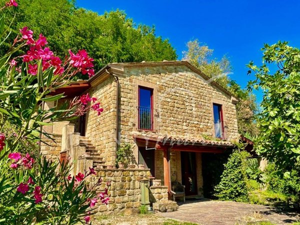casa indipendente in vendita a San Ginesio