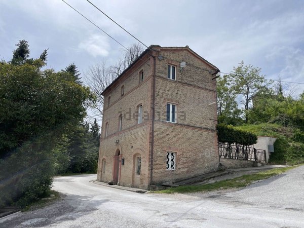 casa indipendente in vendita a San Ginesio