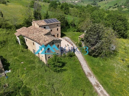 casa indipendente in vendita a San Ginesio