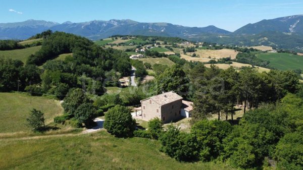 casa indipendente in vendita a San Ginesio