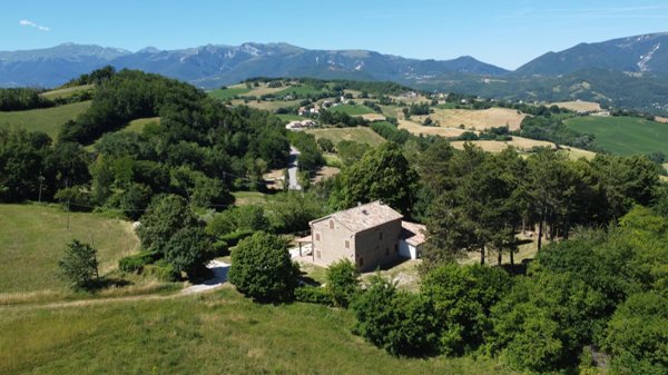 casa indipendente in vendita a San Ginesio