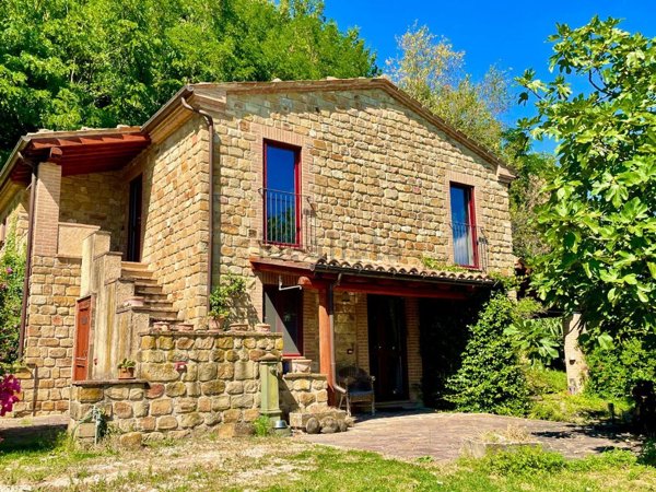 casa indipendente in vendita a San Ginesio