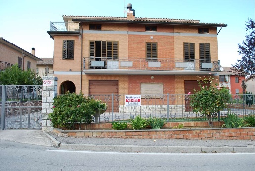 casa indipendente in vendita a San Ginesio