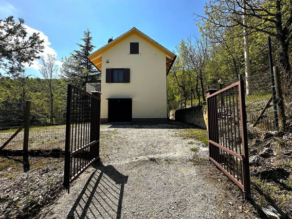 casa indipendente in vendita a San Ginesio