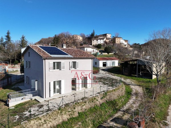 casa indipendente in vendita a San Ginesio
