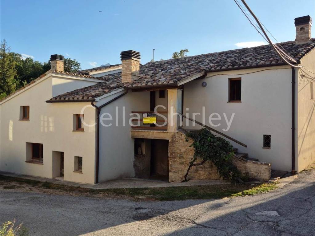casa indipendente in vendita a San Ginesio